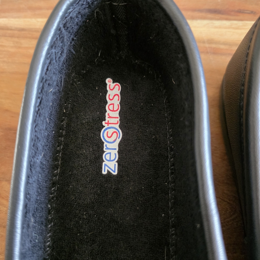 Classic Black Ballet Flats with Bow - Women - Picture 7 of 11
